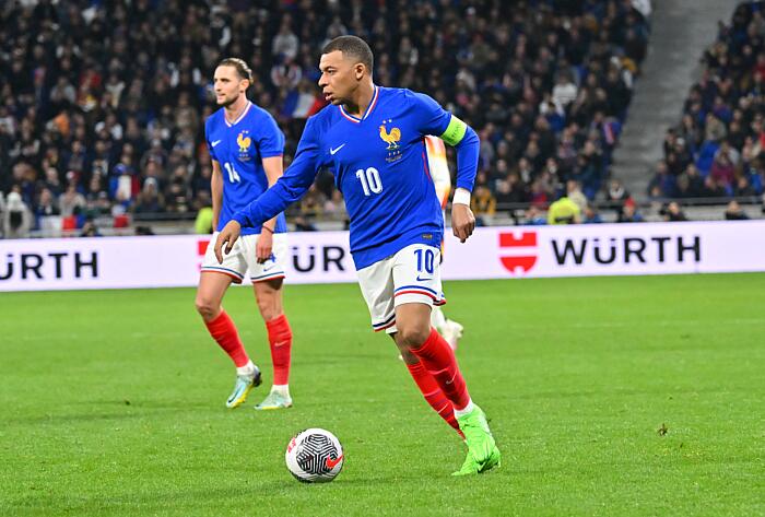 Football - Matchs amicaux internationaux - Revanche réussie pour les Bleus face au Chili après le faux pas allemand !