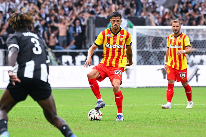 Football - Barrages Ligue Conference - Réduit à dix rapidement, Lens s'impose de justesse face au Panathinaïkos à l'aller !